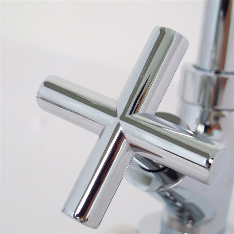 single handle water tap in kitchen