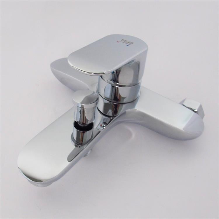 Wall mounted water diverter bath faucet